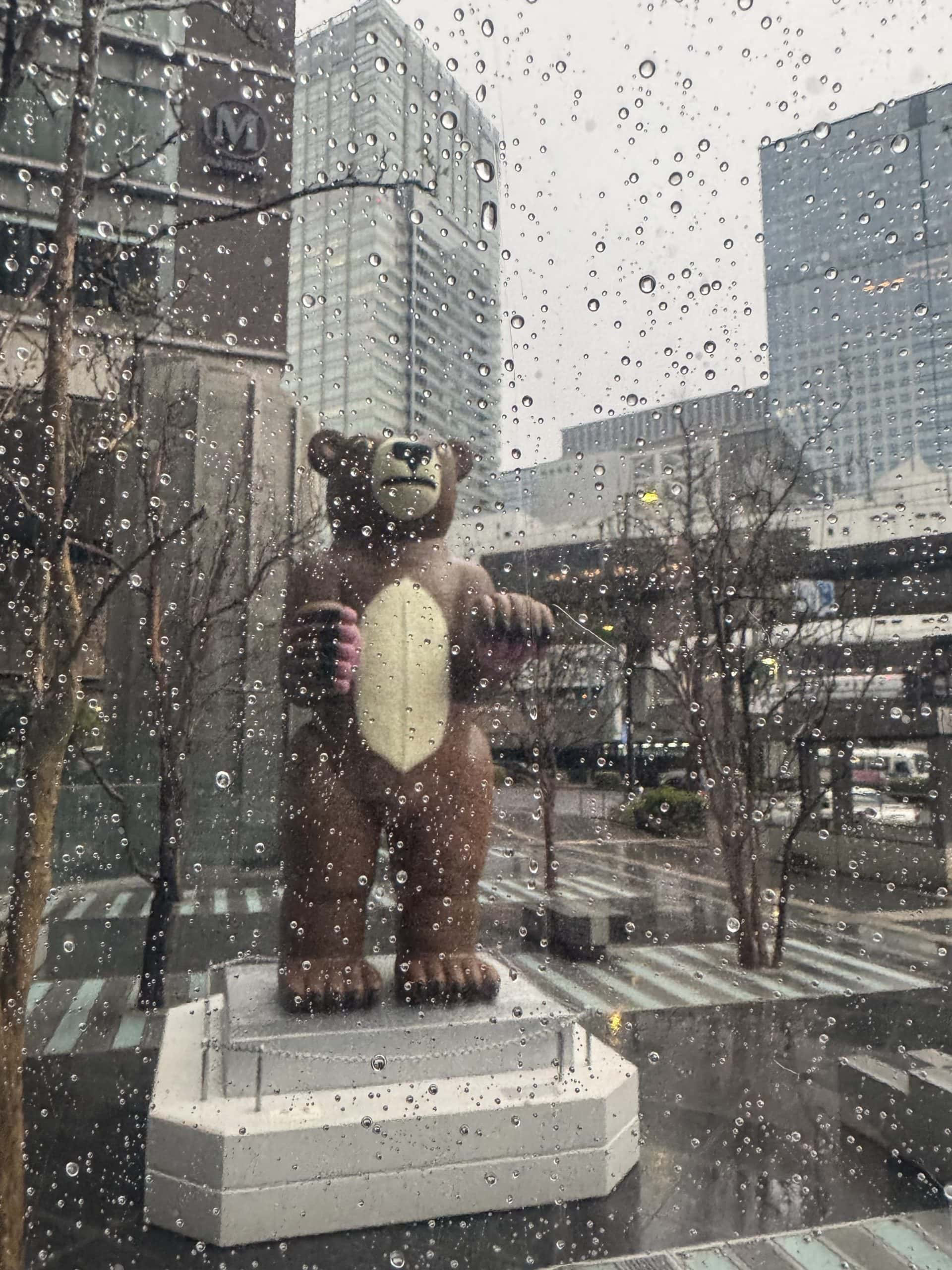 A cold and rainy morning in the Marunouchi business district of Tokyo, Japan. © 2025 Norbert Woehnl Photography.