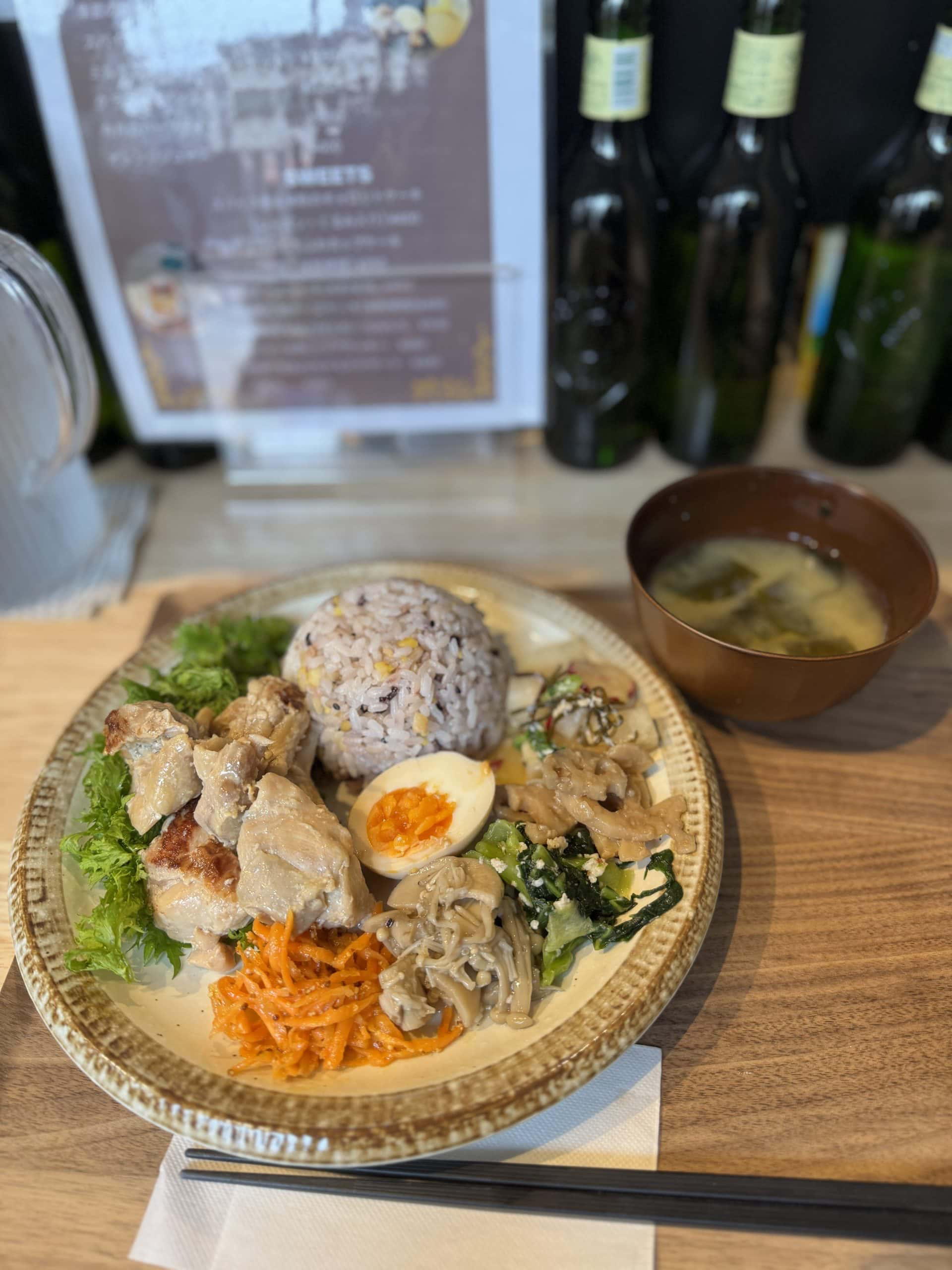 Lunch plate at cafe chocotto in Komagome, Tokyo. © 2025 Norbert Woehnl Photography.