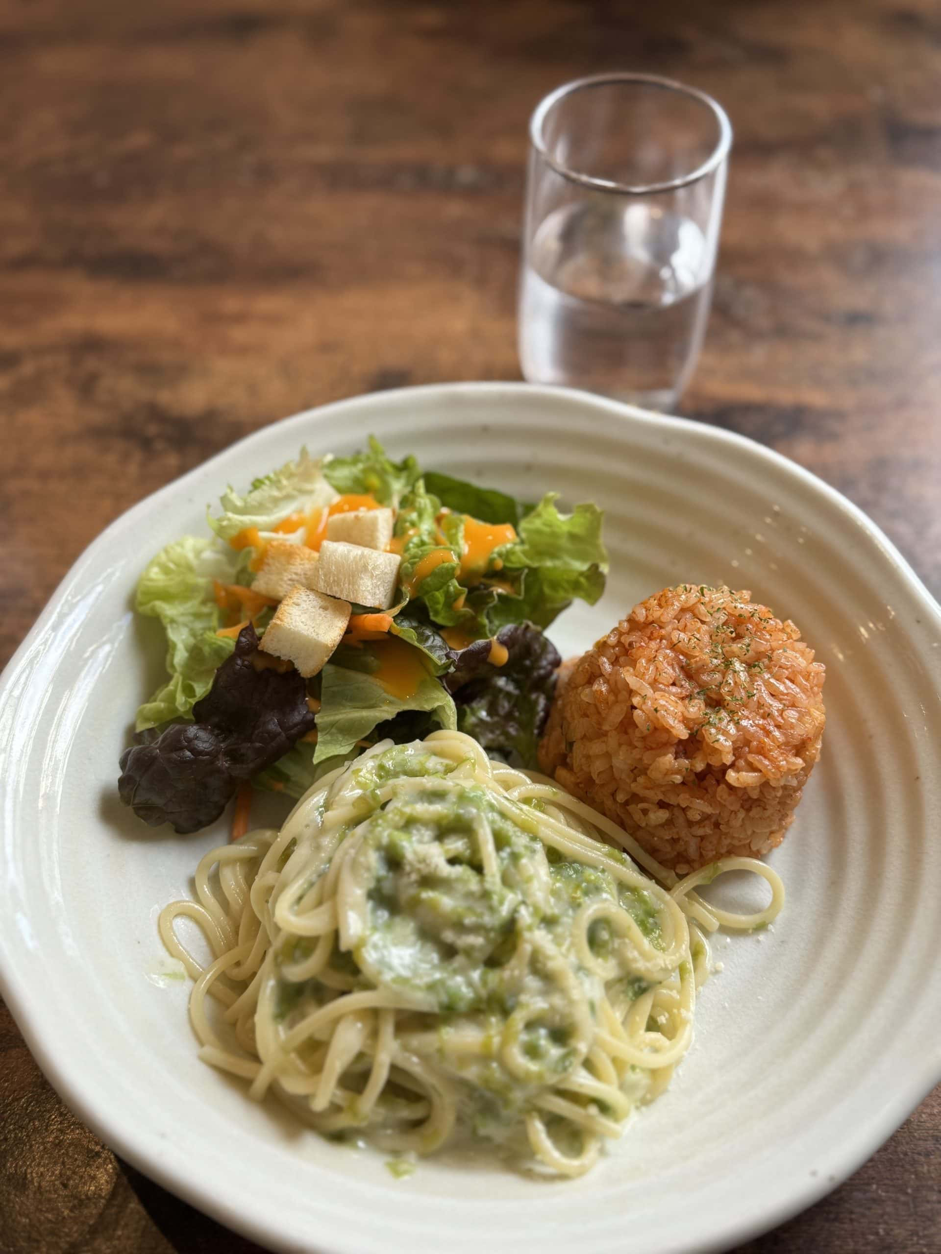 Main dish of Seaweed Cream Pasta, Chicken Rice and side salad at Little Bean Works, a local cafe in the Azusawa district of Itabashi Ward in Tokyo, Japan. © 2025 Norbert Woehnl Photography.