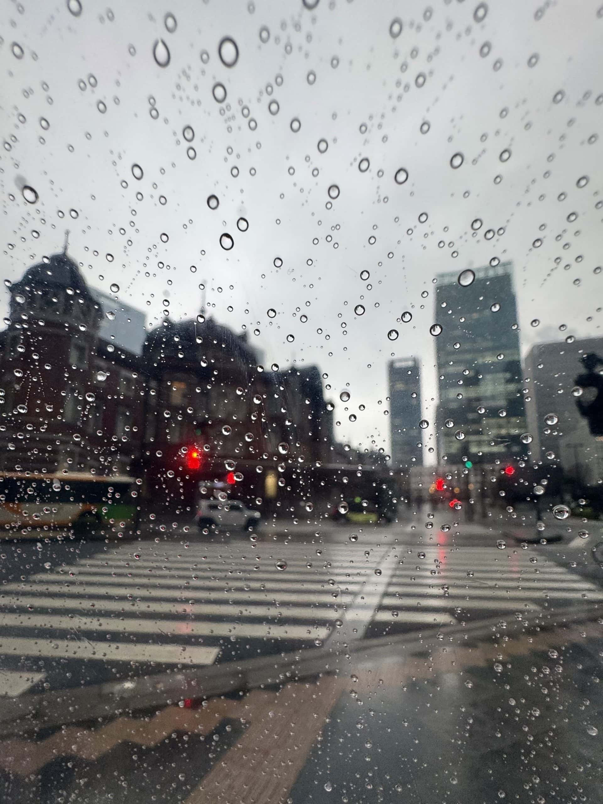 A cold and rainy morning in the Marunouchi business district of Tokyo, Japan. © 2025 Norbert Woehnl Photography.