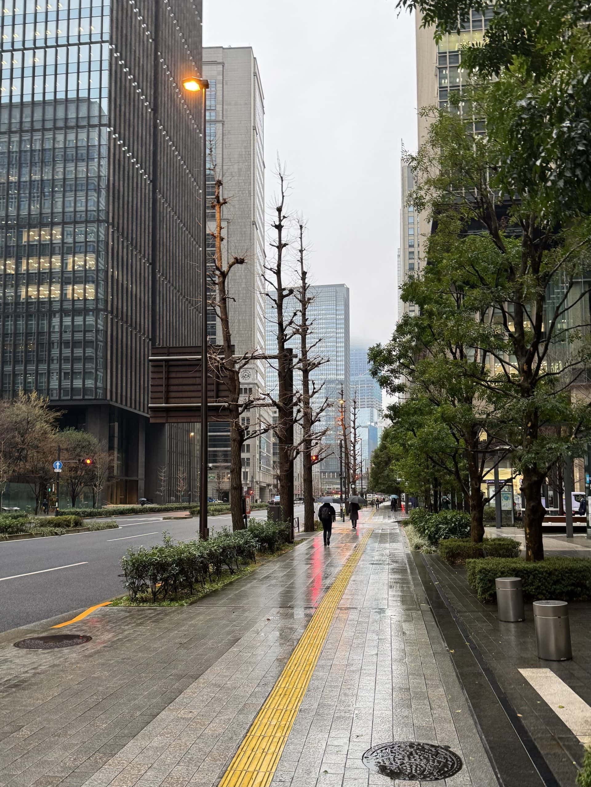 A cold and rainy morning in the Marunouchi business district of Tokyo, Japan. © 2025 Norbert Woehnl Photography.