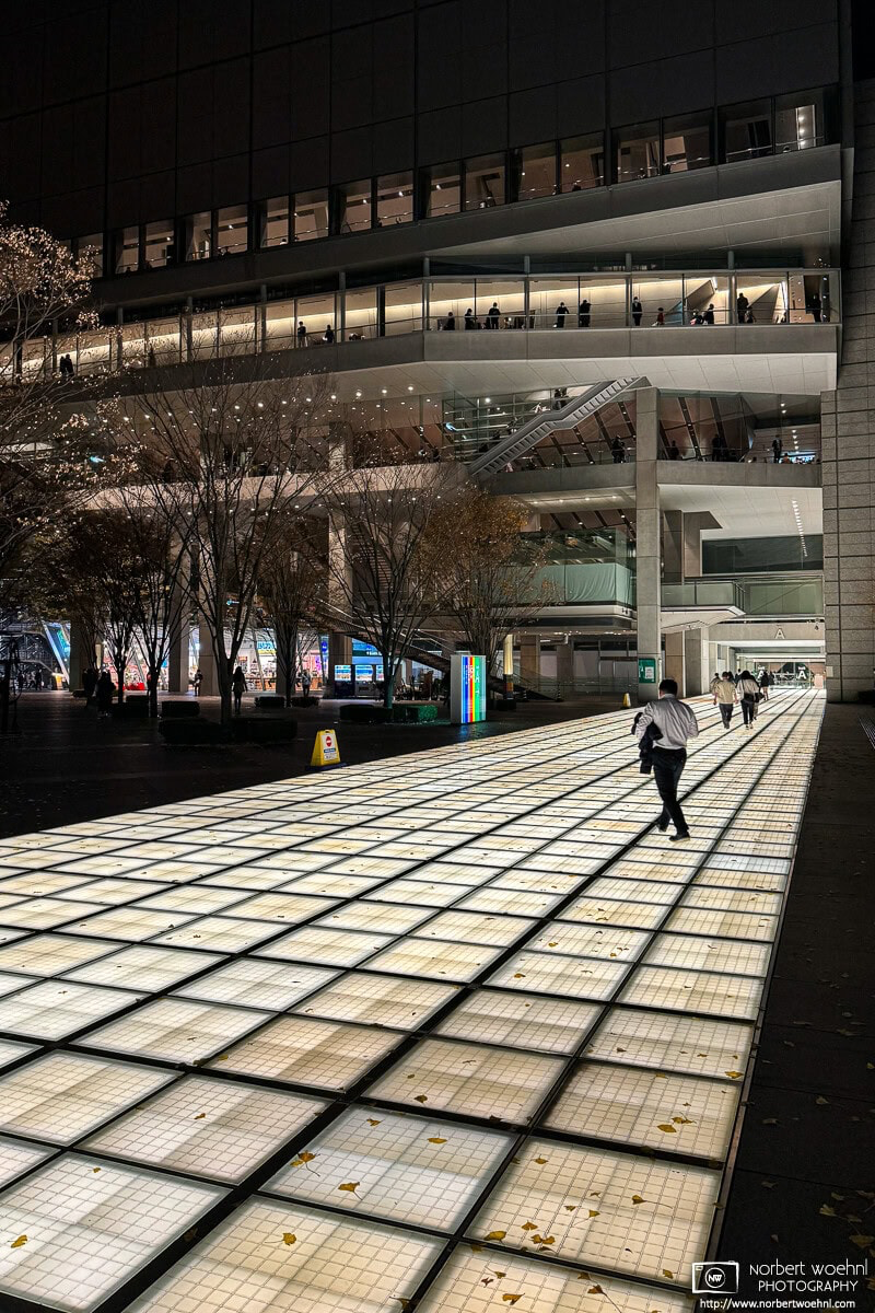 Nighttime architectural photo taken at Tokyo International Forum in Yurakucho, Tokyo. © 2023 Norbert Woehnl Photography.