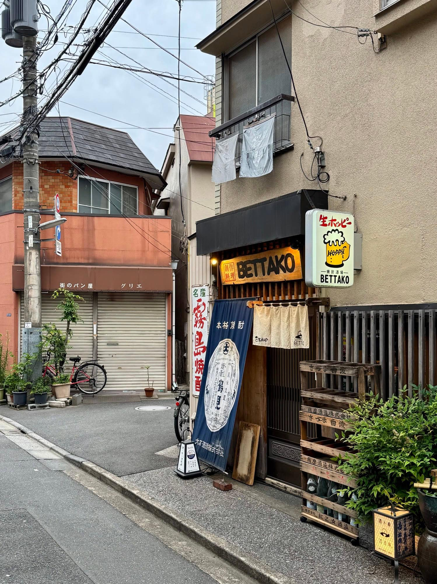 Old pubs and eateries in the Takinogawa area of Kita Ward in Tokyo, Japan. © 2025 Norbert Woehnl Photography.
