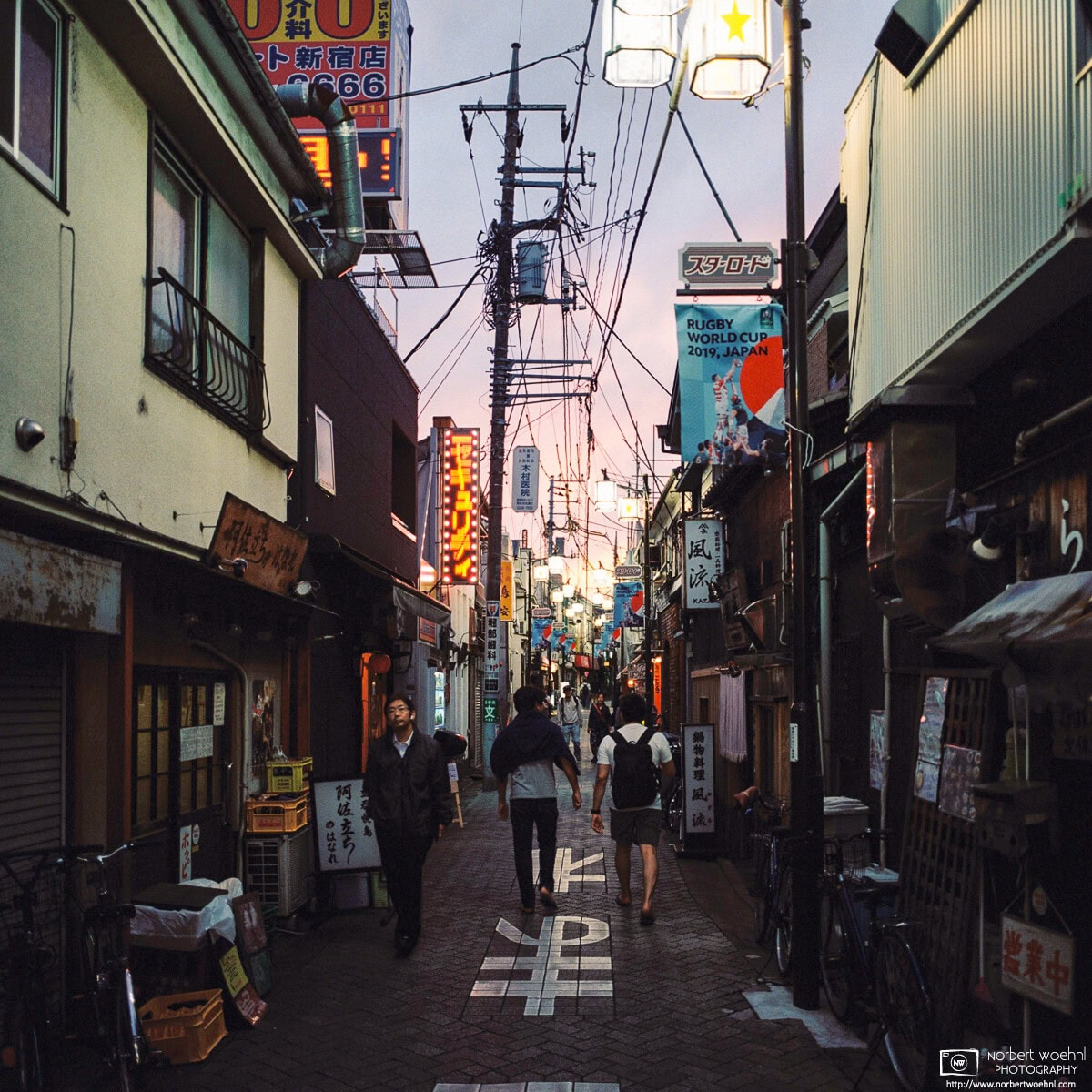 Night photo of the pub-lined Star Road in Asagaya, Tokyo. © 2019 Norbert Woehnl Photography.